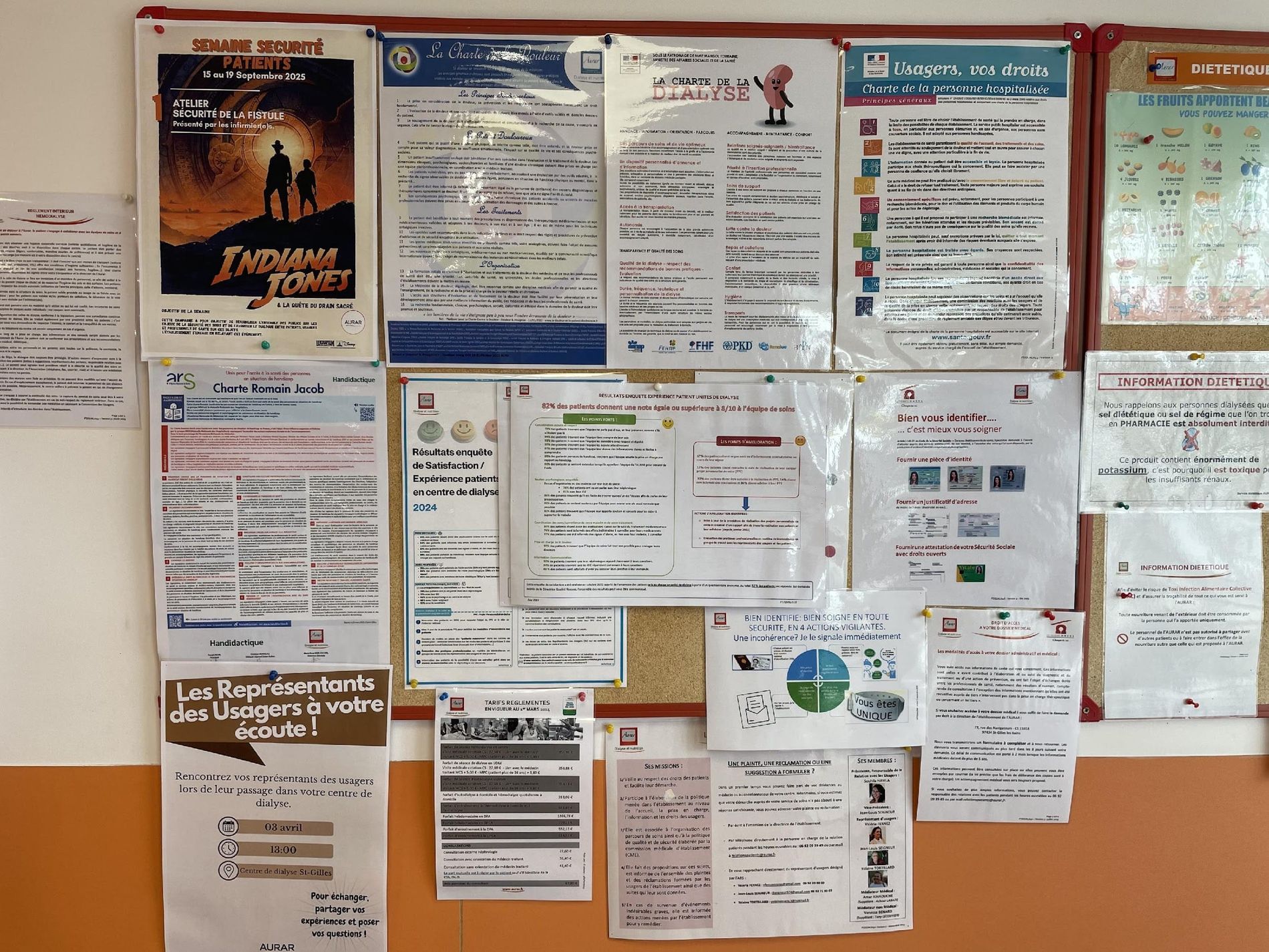 Mur d'affiches papier